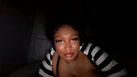 Snapshot of bigtittienyx chatting on 11-12-25, 07:31 bigtittienyx online show from 11-12-25, 07:31