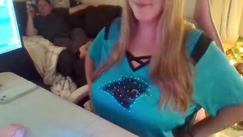 Mountain Mama online show from 11-25-25, 02:22