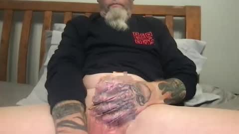 Snapshot of bigwhitedickdaddy69 chatting on 01-06-25, 05:19 Bigwhitedickdaddy and BabyCakes online show from 01-06-25, 05:19