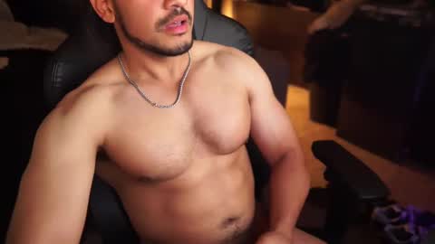 Snapshot of bigzz1 chatting on 02-11-25, 06:40 Valleyguy818 online show from 02-11-25, 06:40
