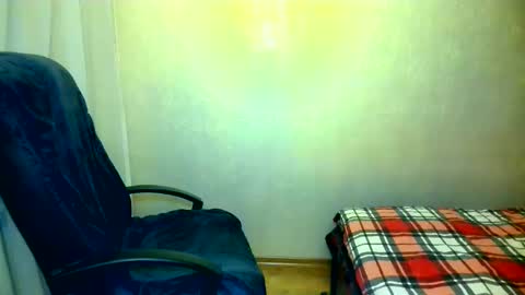 Snapshot of bililay chatting on 12-18-25, 10:05 DOM NIKA online show from 12-18-25, 10:05