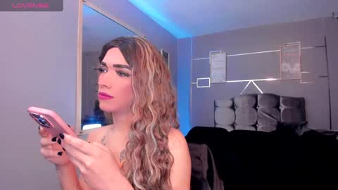 Snapshot of bitch_capelli chatting on 01-24-25, 03:43 .. .. online show from 01-24-25, 03:43