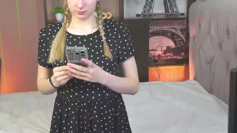 Julia online show from 02-06-25, 02:26