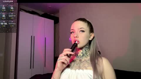 Snapshot of bklfeya chatting on 11-17-25, 05:52 bklfeya online show from 11-17-25, 05:52