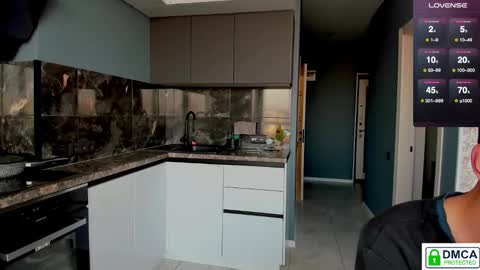 Mia and Rick online show from 10-31-25, 06:14