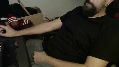 Snapshot of black_beard_slides chatting on 09-14-25, 12:26 black_beard_slides online show from 09-14-25, 12:26