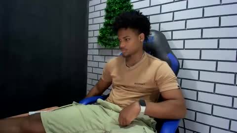 Snapshot of black_dicck chatting on 12-22-25, 02:41 tu morenito online show from 12-22-25, 02:41