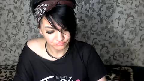 Snapshot of black_hot_01 chatting on 09-11-25, 11:27 black_hot_01 online show from 09-11-25, 11:27