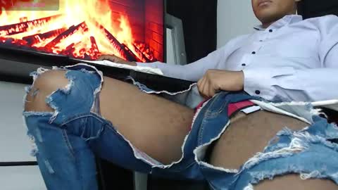 Snapshot of black_penis69 chatting on 11-16-25, 04:40 black_penis69 online show from 11-16-25, 04:40