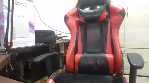 Snapshot of black_shatb chatting on 02-19-26, 02:24 Black online show from 02-19-26, 02:24