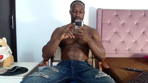Twtter 1MikeBeckford            Onlyfns beckfordmike online show from 12-25-24, 02:46