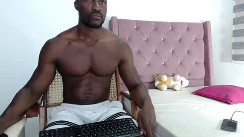 Twtter 1MikeBeckford            Onlyfns beckfordmike online show from 02-04-25, 09:07