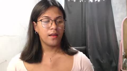 Snapshot of blackpinayts chatting on 10-13-25, 01:49 Ellez online show from 10-13-25, 01:49