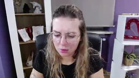 Z O E Y online show from 10-07-25, 04:31