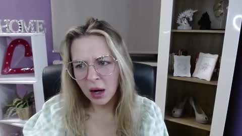 Z O E Y online show from 11-27-25, 05:53