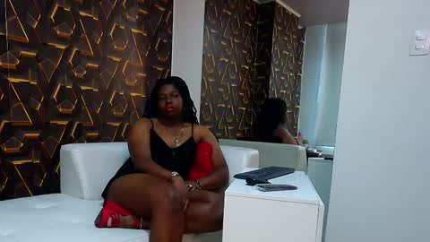 Snapshot of blackvelvet013 chatting on 12-15-25, 01:04 blackvelvet013 online show from 12-15-25, 01:04