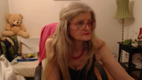 Snapshot of blairfort chatting on 01-15-25, 02:35 blairfort online show from 01-15-25, 02:35