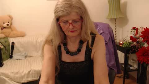 Snapshot of blairfort chatting on 02-17-25, 04:59 blairfort online show from 02-17-25, 04:59