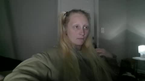 Snapshot of blakemeadowxoxo chatting on 11-11-25, 01:05 LipsofanAngell online show from 11-11-25, 01:05