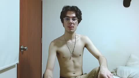 Snapshot of blakeshatter chatting on 01-07-25, 03:03 blakeshatter online show from 01-07-25, 03:03