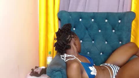 Snapshot of blaq_cherry chatting on 10-11-25, 05:55 cherry online show from 10-11-25, 05:55