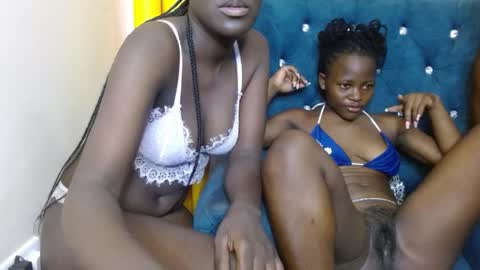 Snapshot of blaq_cherry chatting on 10-12-25, 06:07 cherry online show from 10-12-25, 06:07