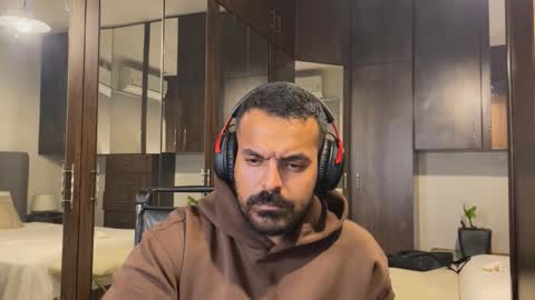 Leo online show from 11-29-25, 04:37