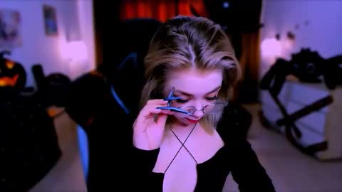 Nicole online show from 10-10-25, 07:07