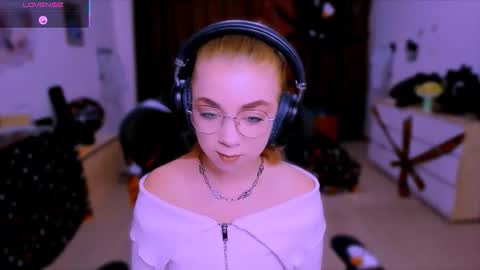 Nicole online show from 10-22-25, 11:54