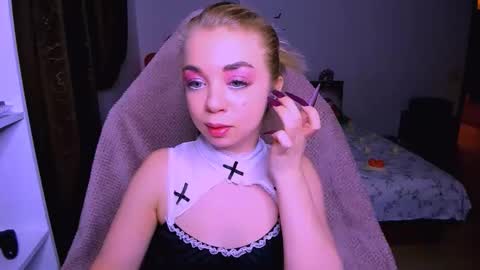 Nicole online show from 12-05-25, 12:36