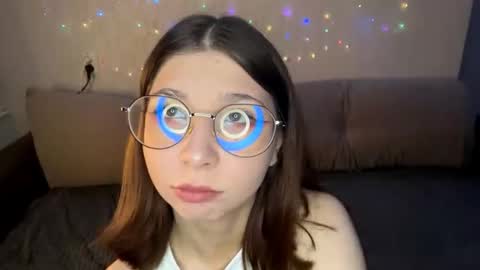 Snapshot of blissaura chatting on 10-31-25, 05:14 Lina online show from 10-31-25, 05:14