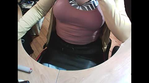 Snapshot of blkandy23 chatting on 01-25-25, 08:10 Kandyts online show from 01-25-25, 08:10