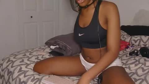 bloggirllaurel online show from 12-15-25, 05:44