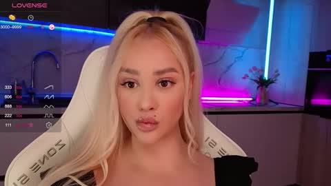 Lana online show from 10-18-25, 08:37