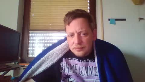 Snapshot of blonde32m chatting on 02-09-25, 08:22 blonde32m online show from 02-09-25, 08:22