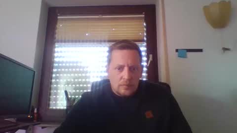 Snapshot of blonde32m chatting on 09-29-25, 02:44 blonde32m online show from 09-29-25, 02:44