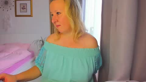 Nicole online show from 01-10-25, 09:23