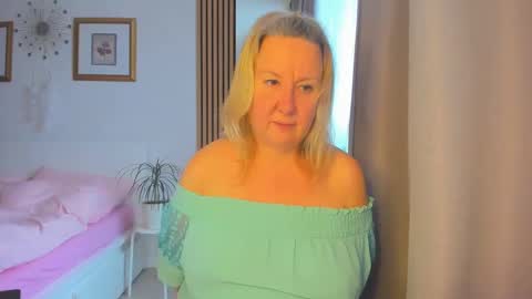 Nicole online show from 01-20-25, 08:41