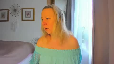 Nicole online show from 01-27-25, 09:44