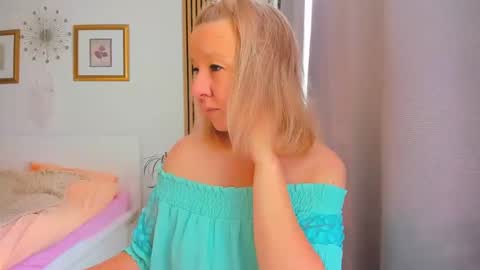 Nicole online show from 02-24-25, 10:04