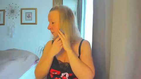 Nicole online show from 03-03-25, 09:33