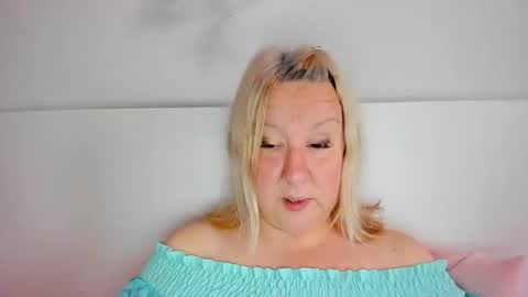 Nicole online show from 10-16-25, 09:32