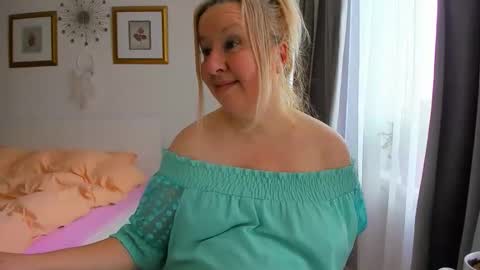 Snapshot of blonde_angel20 chatting on 02-08-26, 07:23 Nicole online show from 02-08-26, 07:23