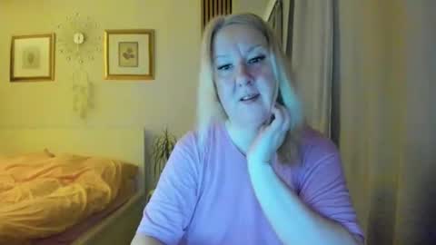 Snapshot of blonde_angel20 chatting on 02-16-26, 04:30 Nicole online show from 02-16-26, 04:30