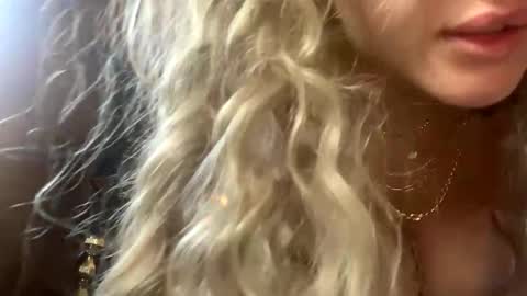 Snapshot of blonde_lover401832 chatting on 10-29-25, 12:51 blonde_lover401832 online show from 10-29-25, 12:51