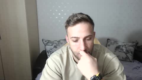 Snapshot of blondeagle chatting on 12-18-24, 07:41 Mr Blond online show from 12-18-24, 07:41