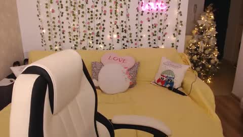 Snapshot of blondenatasha chatting on 12-12-24, 05:15 Natasha online show from 12-12-24, 05:15