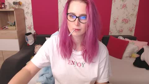 Snapshot of blondenatasha chatting on 02-21-25, 07:54 Natasha online show from 02-21-25, 07:54