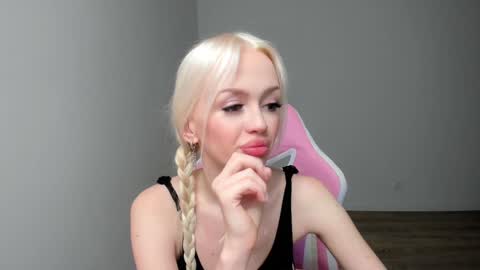 Snapshot of blondesoulmate chatting on 12-04-24, 12:52 Elisa online show from 12-04-24, 12:52