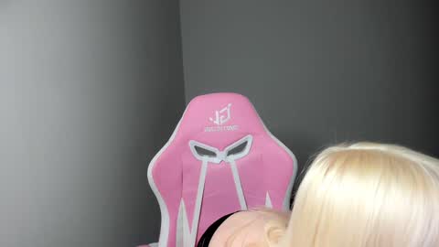 Snapshot of blondesoulmate chatting on 12-06-24, 01:18 Elisa online show from 12-06-24, 01:18